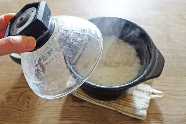 HARIO フタがガラスのご飯釜で炊いたご飯
