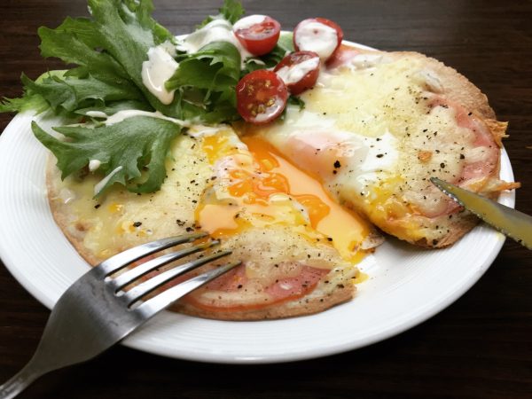 ハムと卵のガレット風