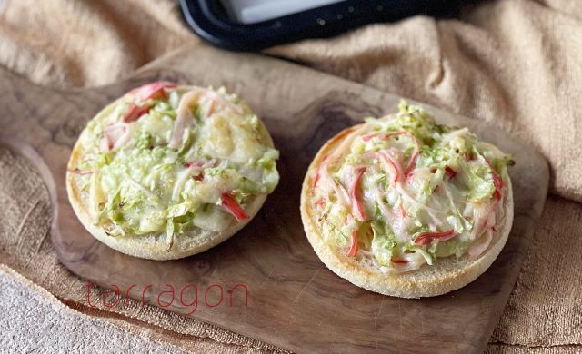 キャベツとカニカマのチーズトースト