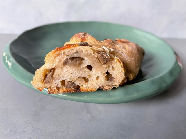 たむらパン いぶりがっこチーズ 断面