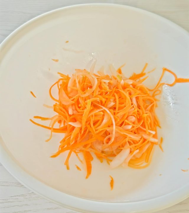 千切りした人参