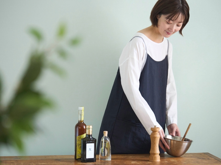 軽くて汚れに強いナイロンキャミエプロン