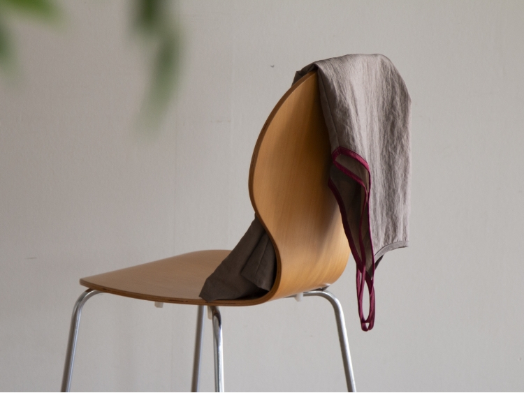 軽くて汚れに強いナイロンキャミエプロン