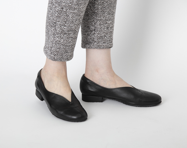 KUTSUNE/カンフーパンプス