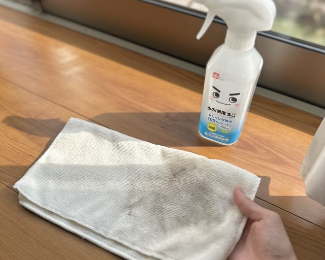 マイクロファイバークロスとアルカリ電解水