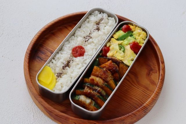 「かぼちゃの豚巻き」「野菜のレンジ炒り卵」2品弁当