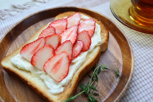 いちごのチーズケーキ風トースト