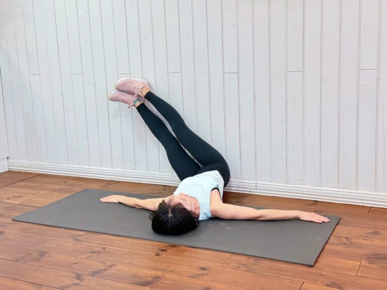 壁ピラティス「ヒップツイスト」