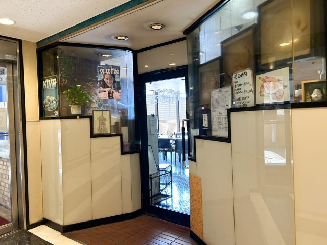 コリント朝日店 外観