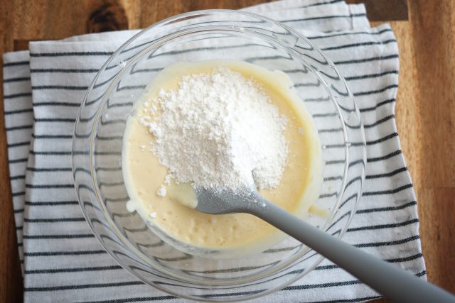 ボウルとゴムベラ