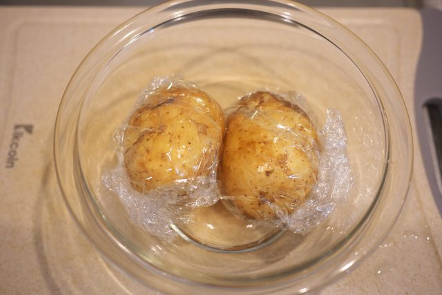 ボウルに入れた新じゃがいも