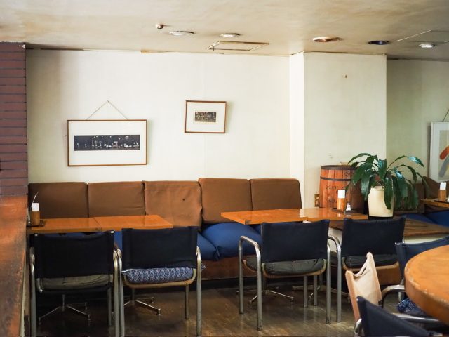 コリント朝日店 店内