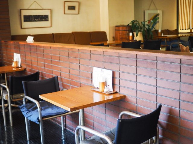 コリント朝日店 店内