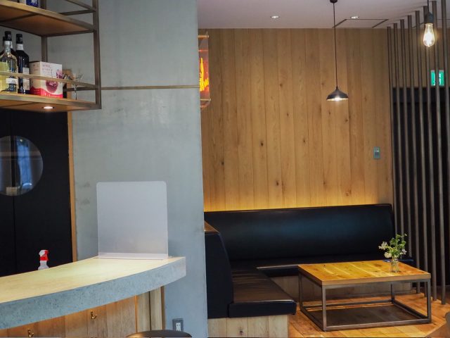 田町「Jaho Coffee Roaster & Wine Bar」店内