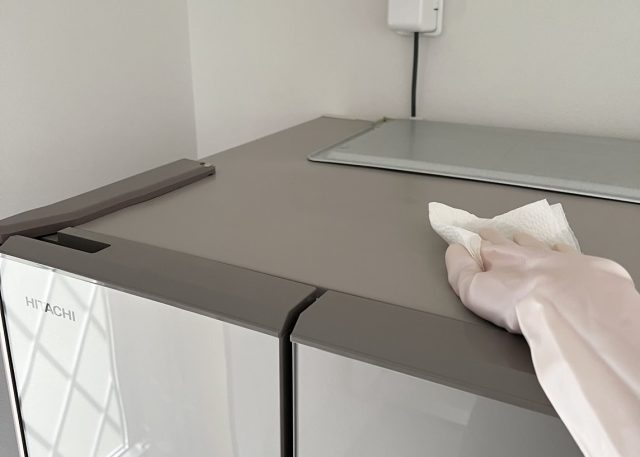 冷蔵庫上の掃除