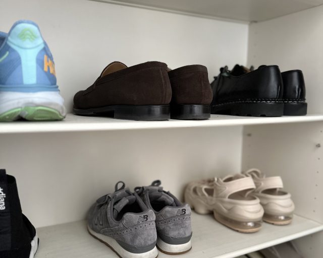 シューズボックスに並ぶ靴
