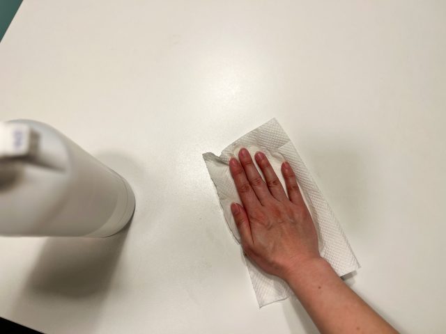 キッチンペーパーで掃除