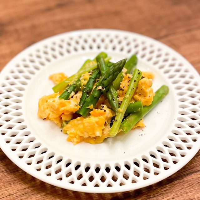 アスパラガスと卵のマヨネーズ炒め