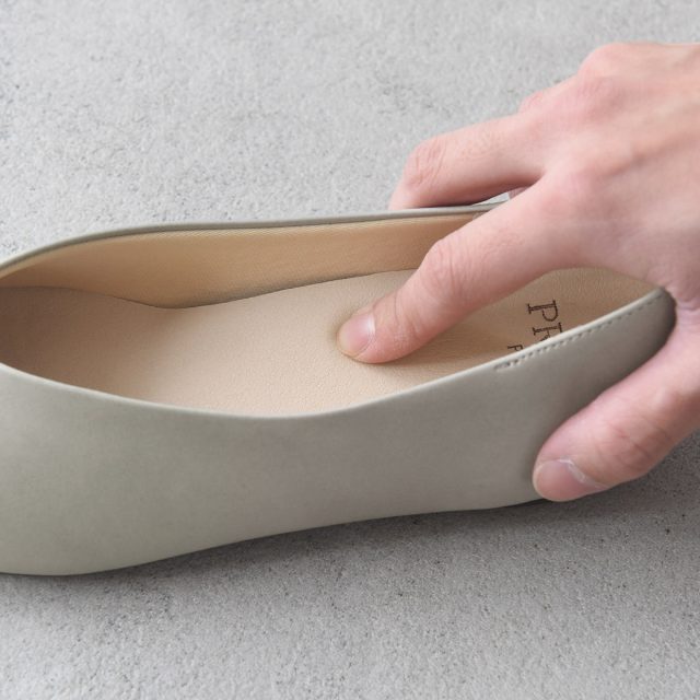 晴雨兼用 Vカットパンプス