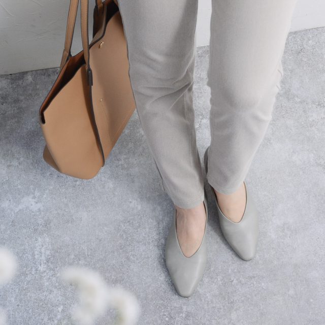 晴雨兼用 Vカットパンプス