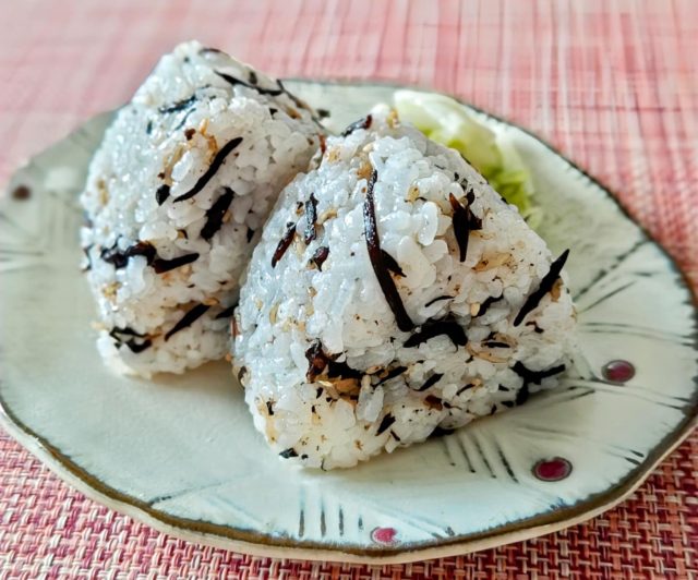 梅ひじきおむすび