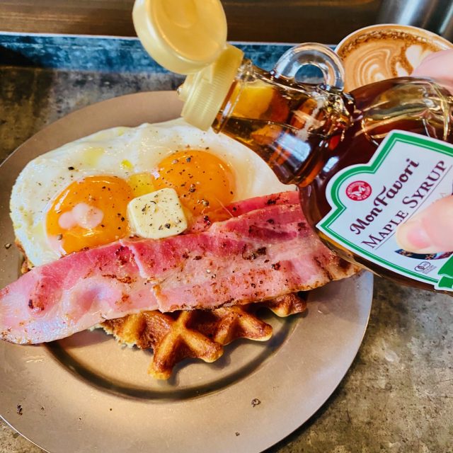 ベーコンエッグ メープルシロップ