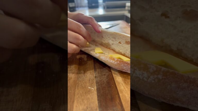 10分でできる絶品エスニックバゲットサンド🥖a must-try ethnic baguette sandwich 10分でできる絶品エスニックバゲットサンド🥖a must-try ethnic baguette sandwich