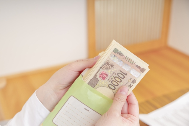 封筒に入れたお金