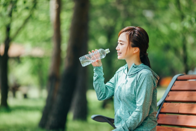 NEW 
 5/13                                (火) 
 必要量飲めてる？今こそ見直したい！健康と美容のための「水分補給習慣」
 神野はな（美容ライター）15