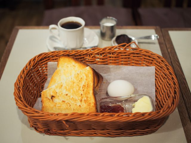 老舗店「アロマ珈琲」モーニングセット