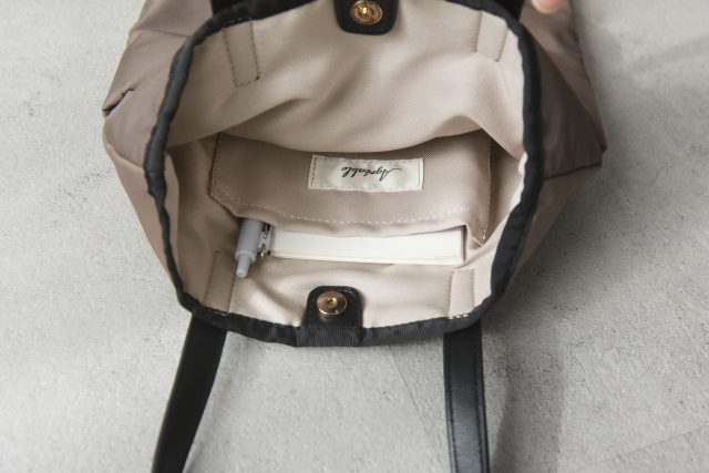 【朝時間.jpコラボ】大きめポケット付き フラットで持ちやすい PCバッグ サブバッグ A4対応／Agreable アグレアーブル