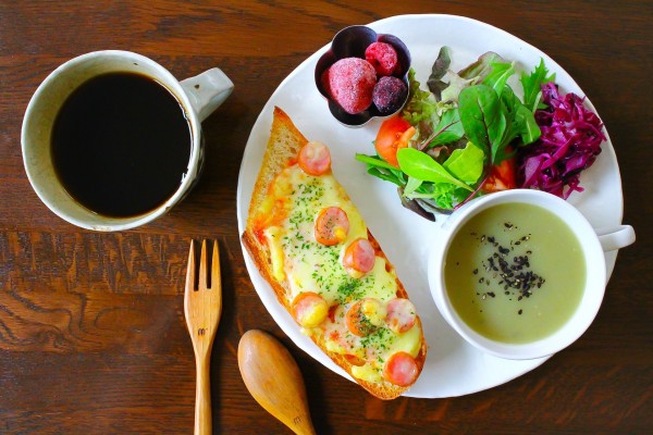 ウインナーチーズパンのワンプレート