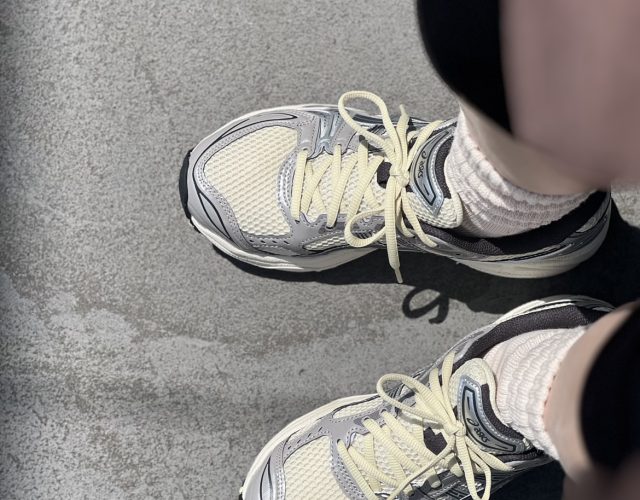 高橋愛さんのスニーカーコーデ