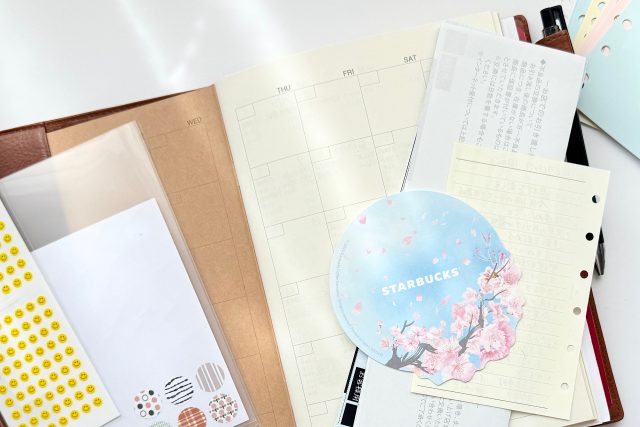 手帳とステッカー