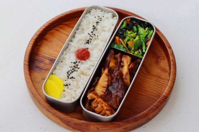 「牛たけのこ」「菜の花の海苔ナムル」2品弁当
