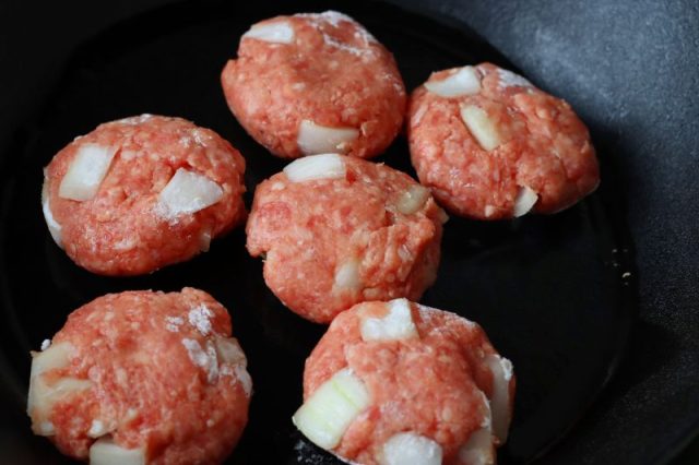 新玉ねぎのミニハンバーグ