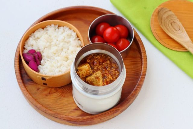 「麻婆豆腐」「ミニトマト」2品弁当