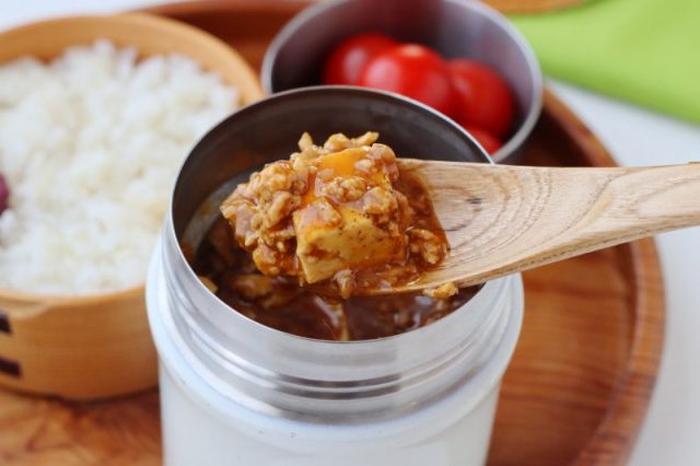 「麻婆豆腐」「ミニトマト」2品弁当