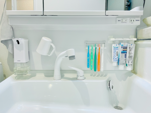洗面台の浮かせる収納