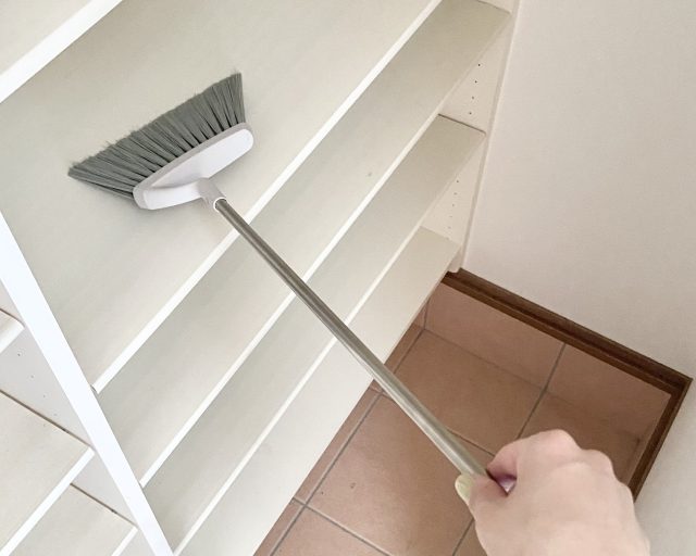棚とモップ