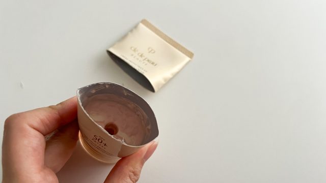 ファンデーションの容器をカットしたもの