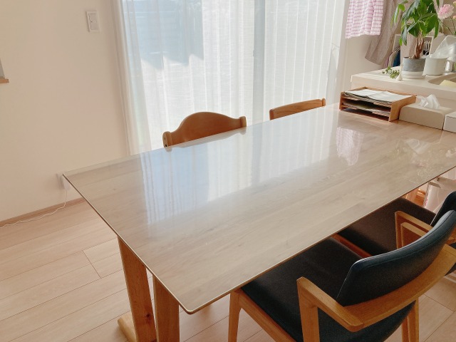 ダイニングテーブル