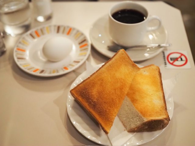 新橋のパーラーキムラヤ」モーニングセット