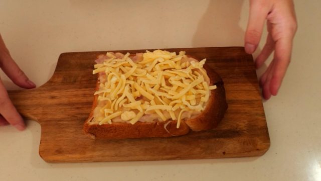 トースト　チーズ