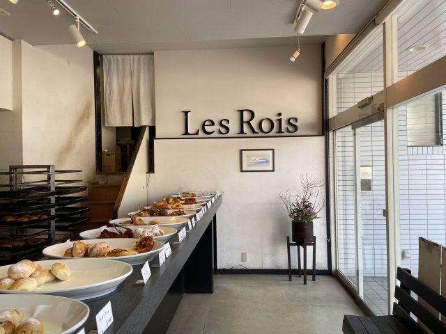 Les Rois（レロア）店名が書かれた店内