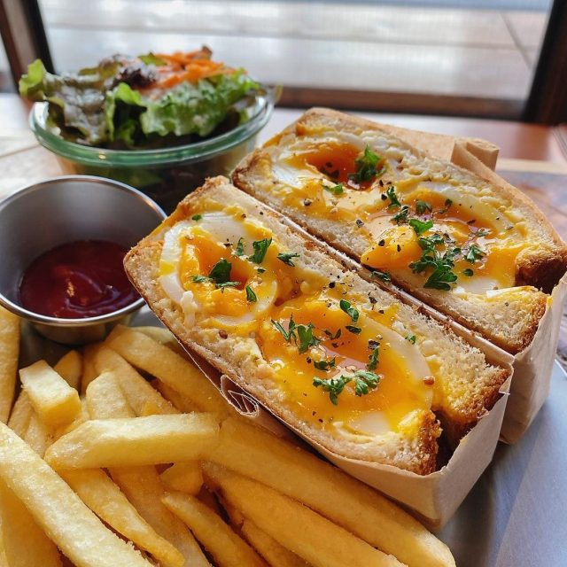 エッグベイビーサンドwtihフレンチフライ