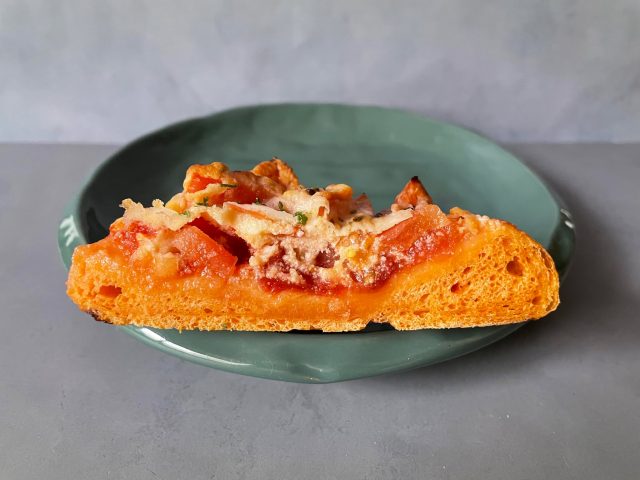 リコピンたっぷりのトマトパンの断面