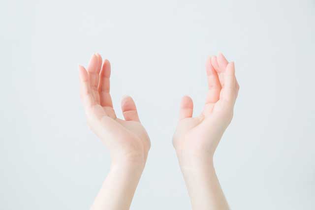 キャッチする　両手