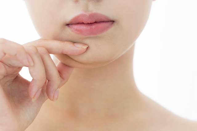 顔　むくみ　朝