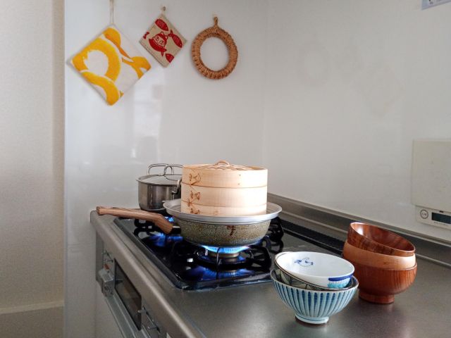 蒸籠料理を調理する様子
